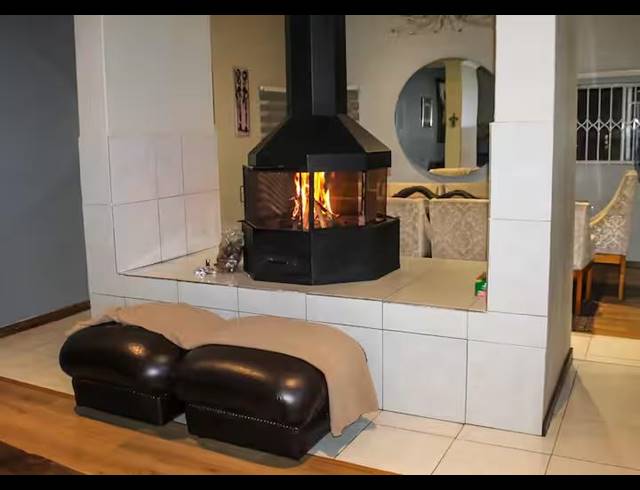 7 BEDROOM HOUSE FOR SALE IN GALLO MANOR